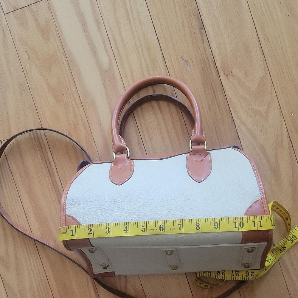 Dooney & Bourke-style Cream and Tan Leather Satchel Dr Bag - Picture 9 of 16